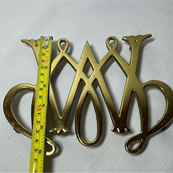 Vintage WILLIAMSBURG Brass Trivet. Stamped. - Picture 2 of 5